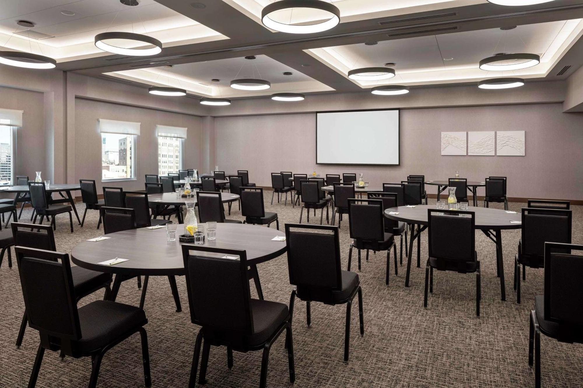 Home2 Suites By Hilton Denver Downtown Convention Center Bagian luar foto
